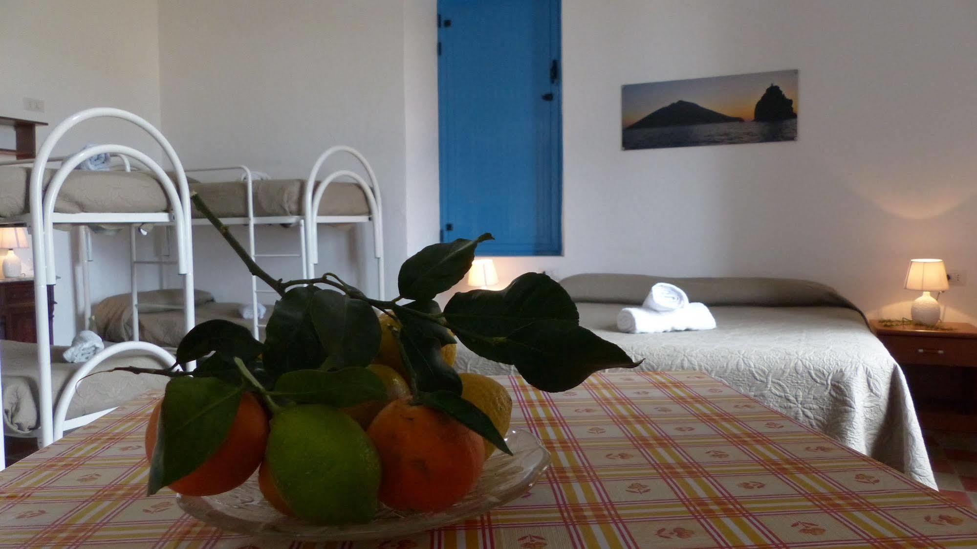 Il Vulcano A Piedi Stromboli Exterior foto